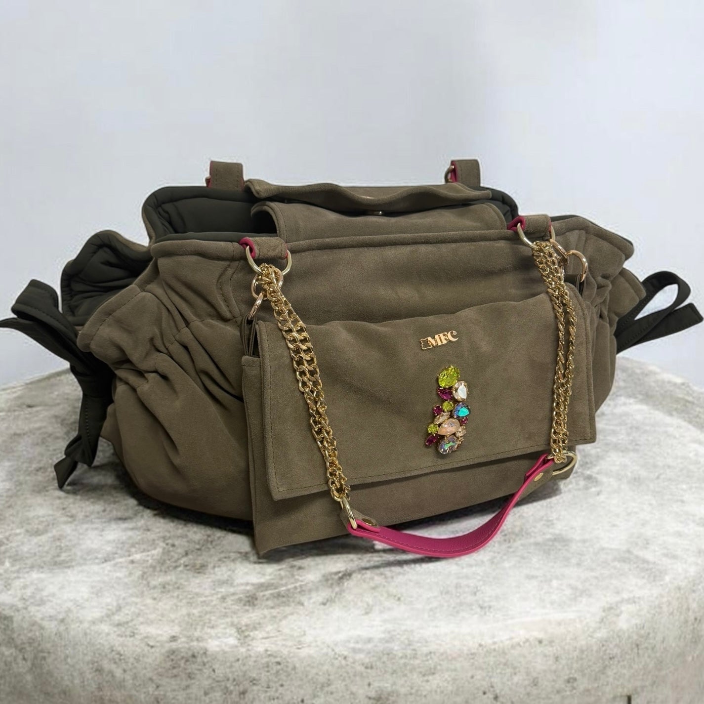 Stella dog carrier bag in grained leather